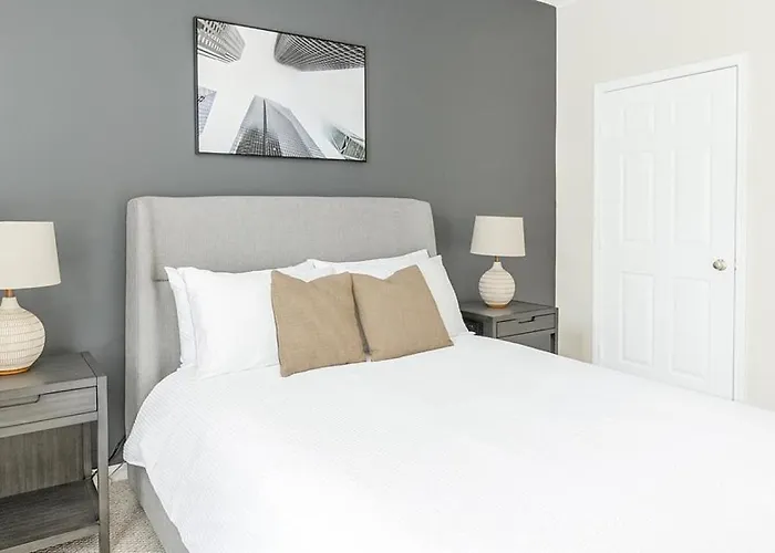 Landing Modern With Amazing Amenities Apartment