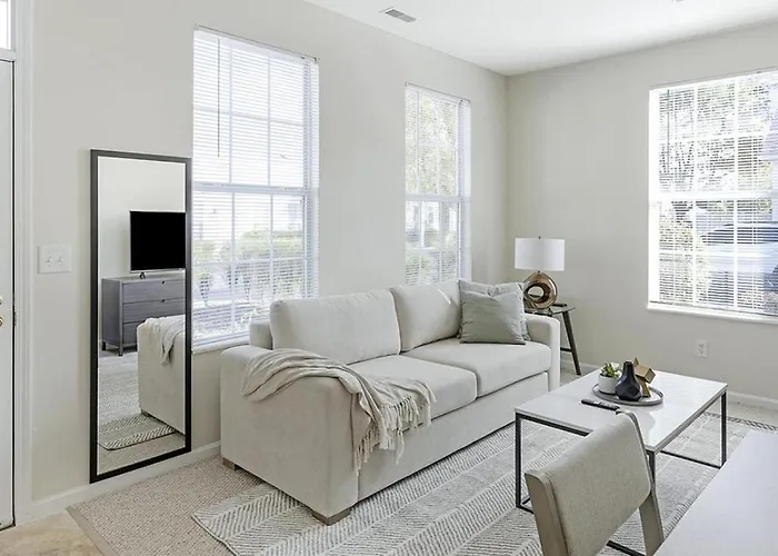 Apartment Landing Modern With Amazing Amenities